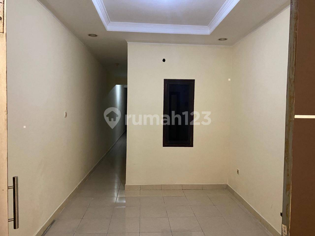 3-Bedroom House in Strategic Cempaka Putih Location