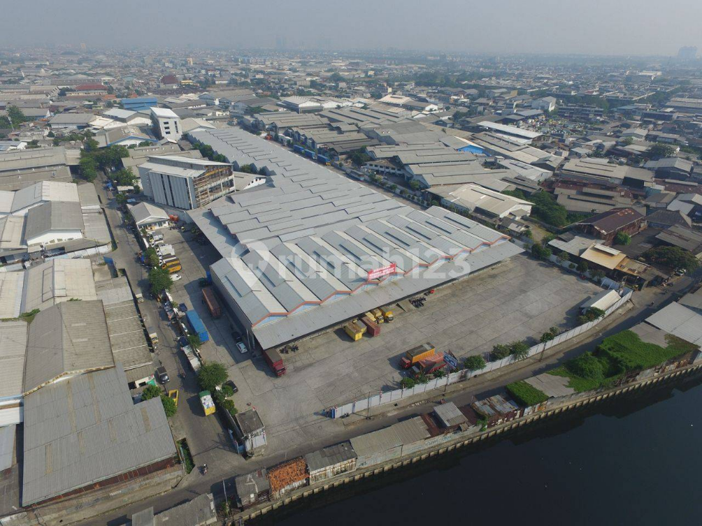Modern Industrial Warehouse Complex with Loading Dock
