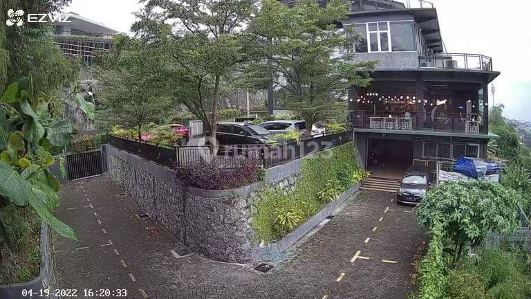Luxury 1000m² Restaurant Building with Mountain Views