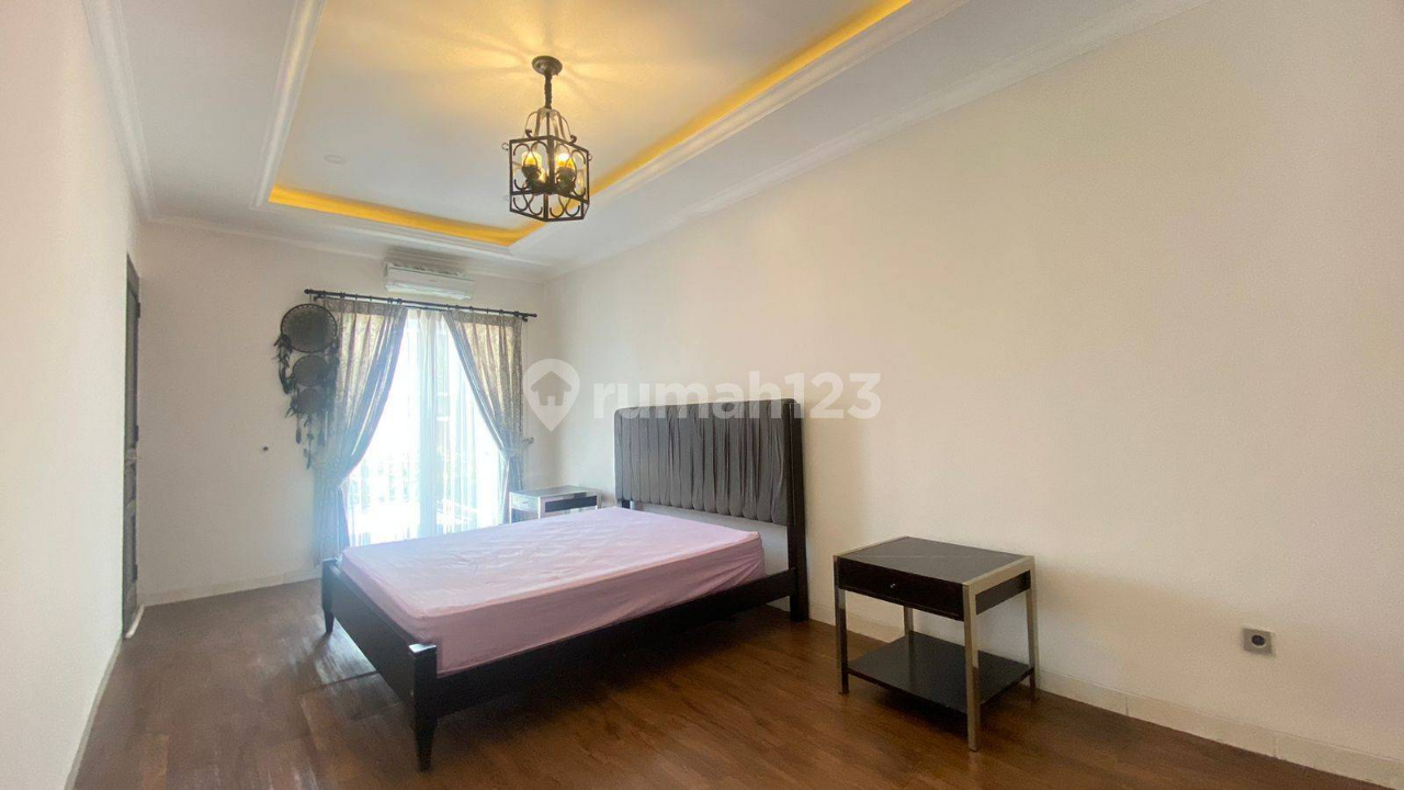 Luxurious 4-Bedroom House with Pool in Kebayoran