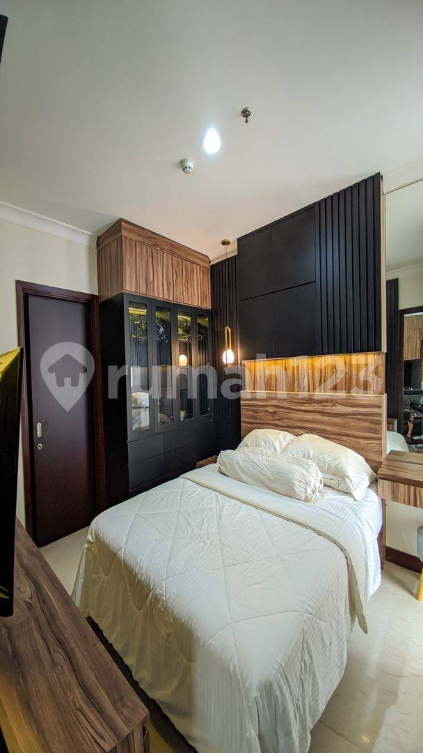 Modern 2BR Apartment with City Views