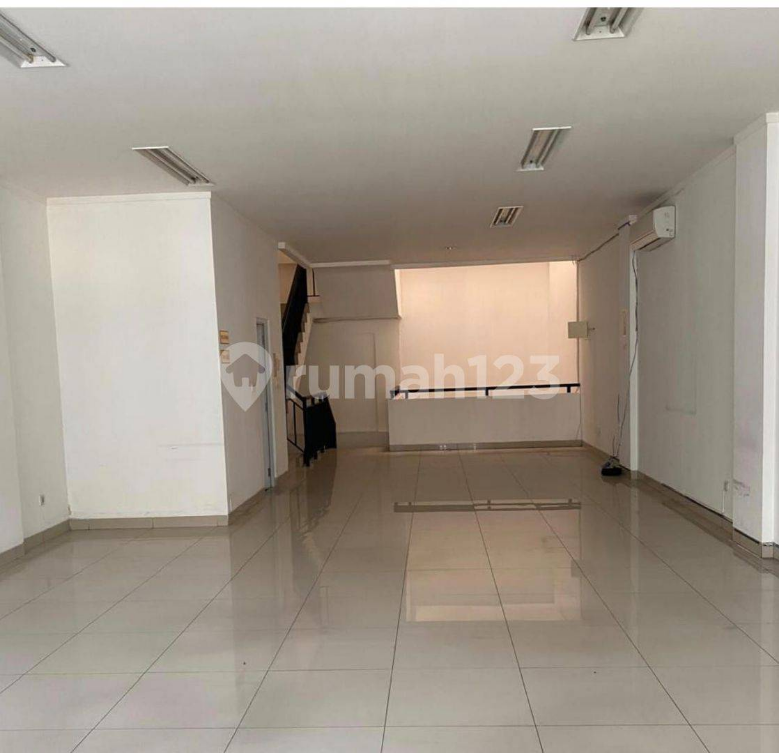Spacious 4-Floor Commercial Shophouse Near Schools
