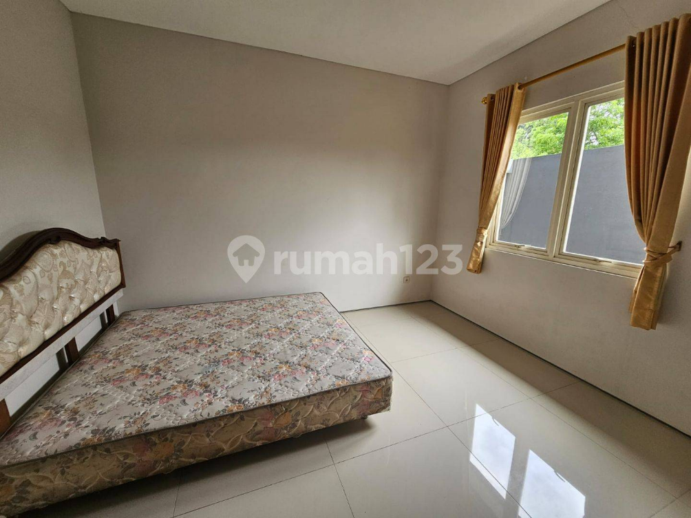 Luxury Lake View House with 4 Bedrooms