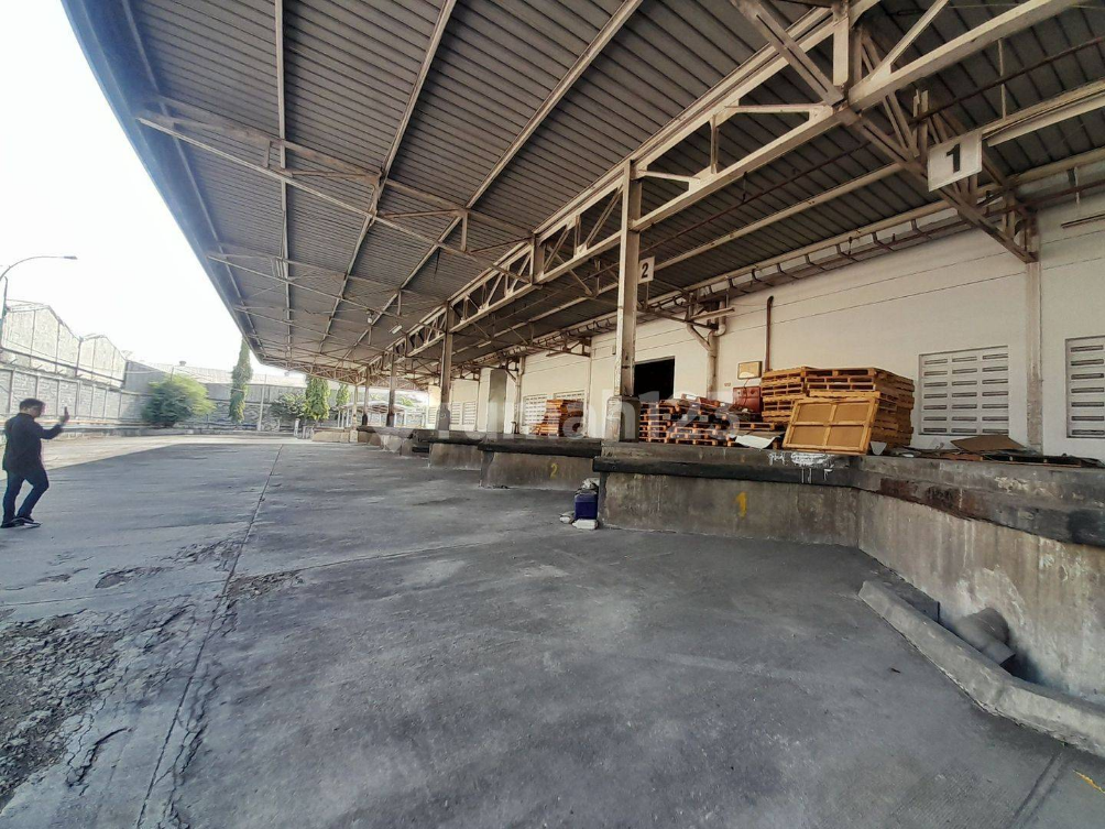 Large Industrial Warehouse with Modern Storage Systems