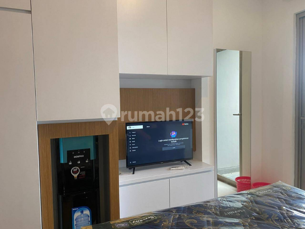 Modern Studio Apartment with City View in Kuningan