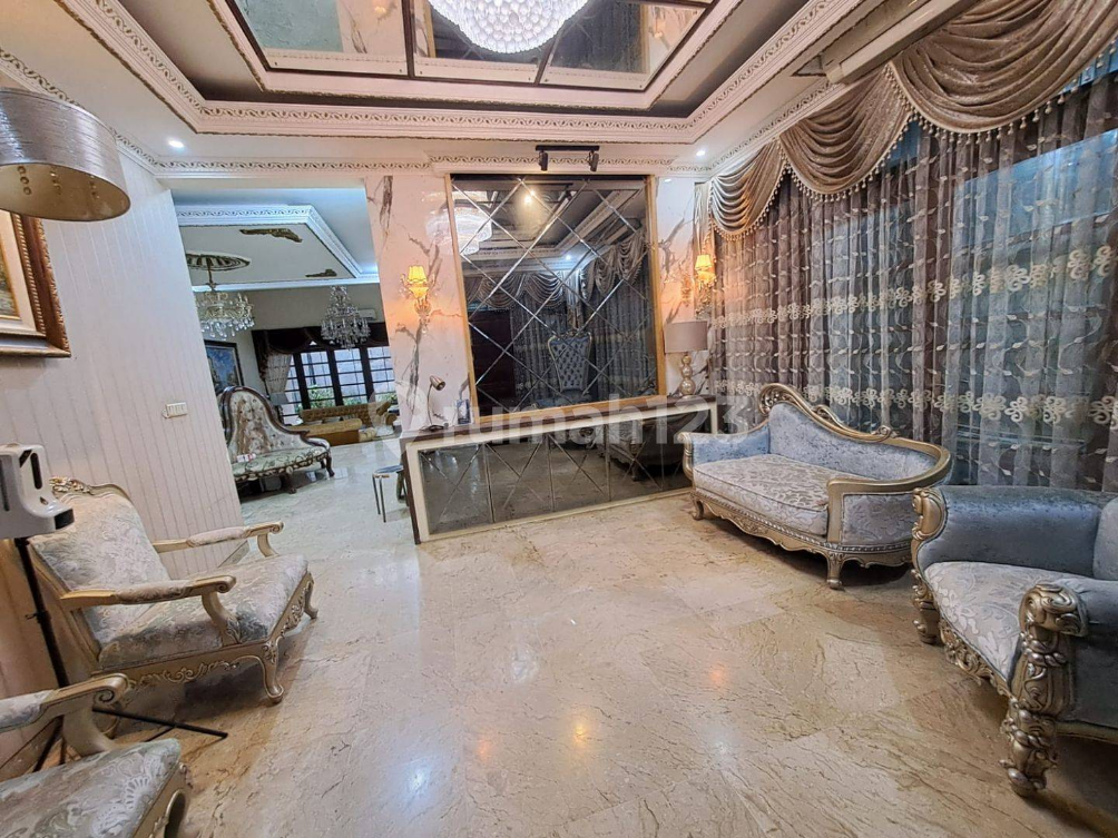Luxury 3-Story Classic House with Pool in Kebayoran