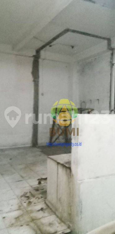 Spacious Commercial Building in Strategic Mojosongo Location