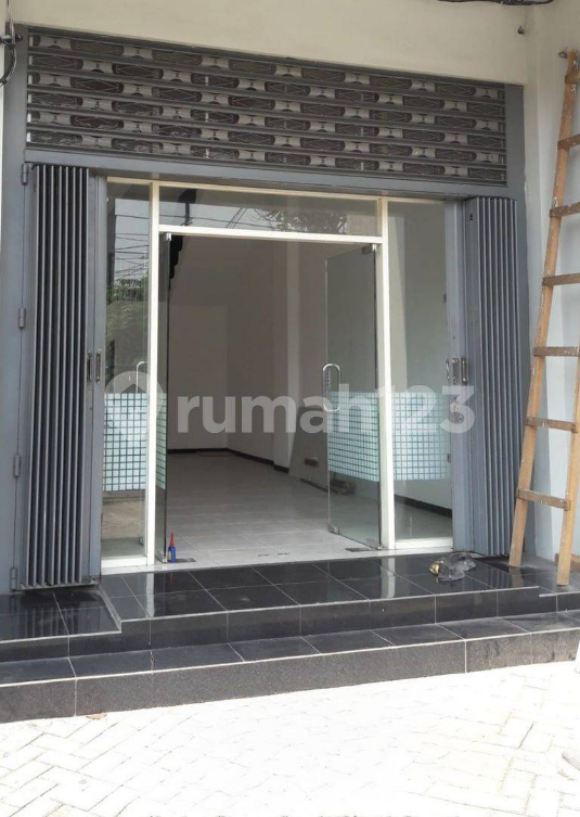 Three-Story Commercial Building for Rent in Baratajaya