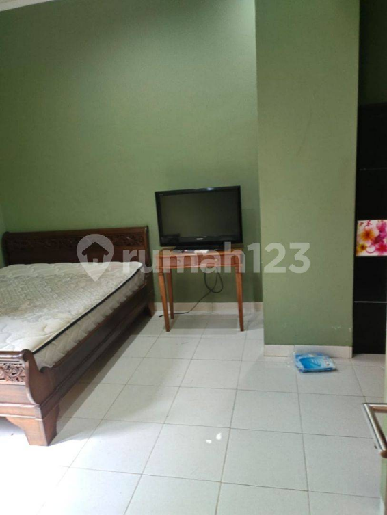 Spacious 4-Bedroom House with Garden and Parking