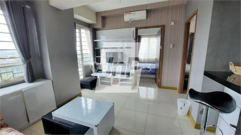 Furnished 2-Bed Apartment with Mountain View