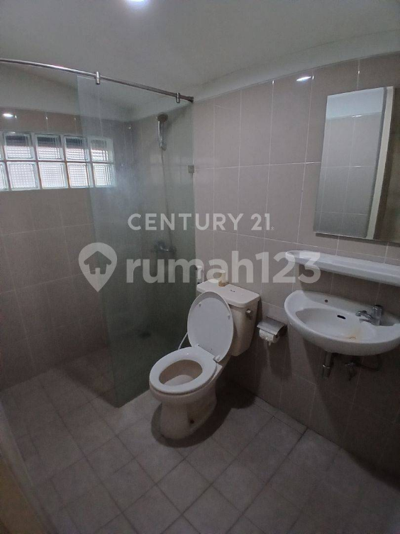 Spacious 3-Bedroom House in Menteng with Garden