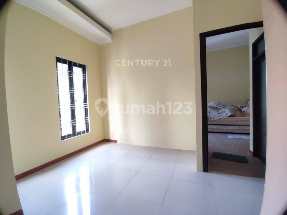 Modern House with Amenities Near LRT Station