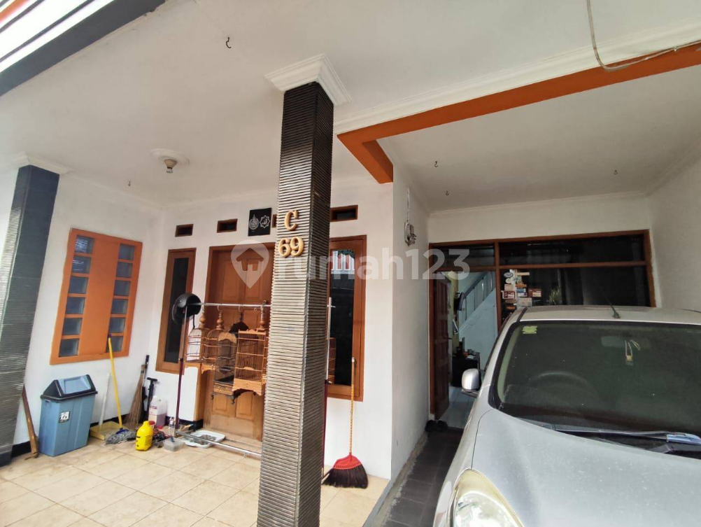 Modern 3-Bedroom Townhouse with Carport