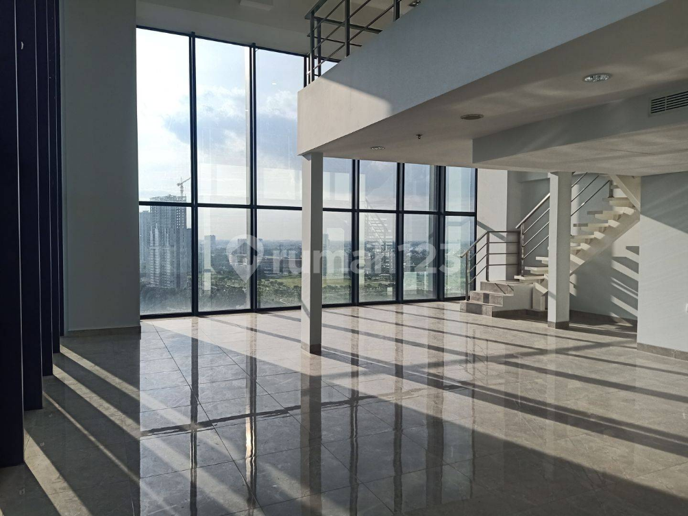 Modern SOHO Office with Panoramic City Views