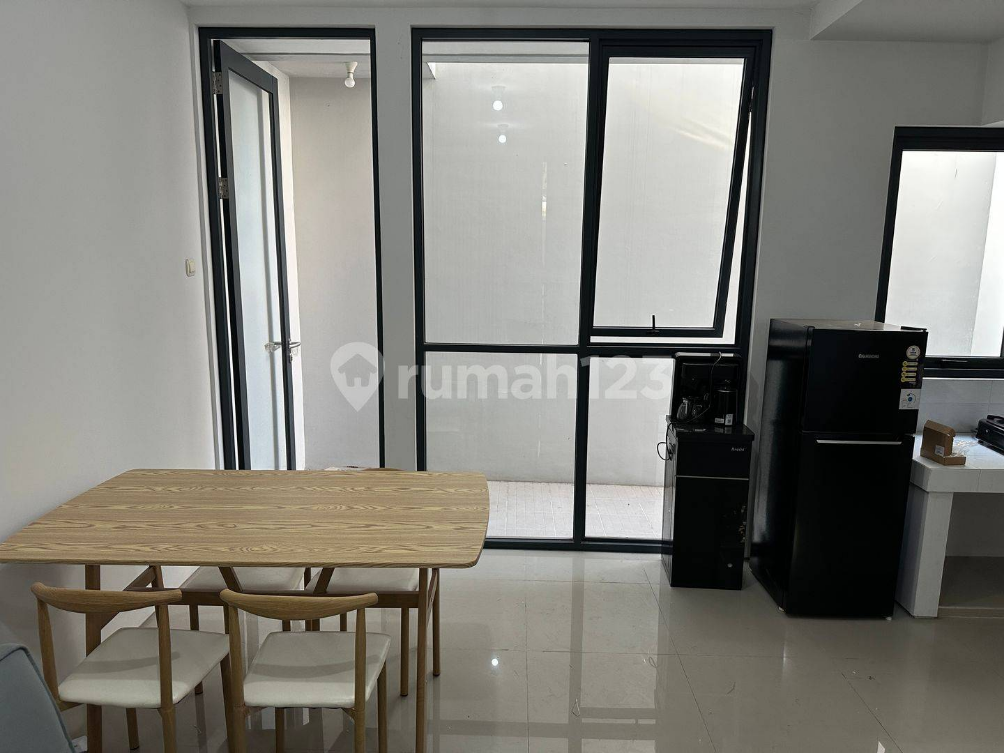 Modern Minimalist 2-Bedroom House Near Mall