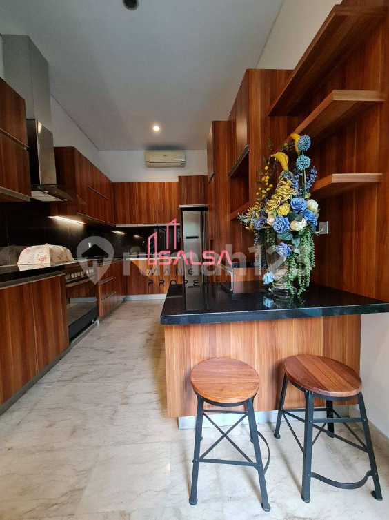 Luxurious 2-Story House with Pool in Cipete