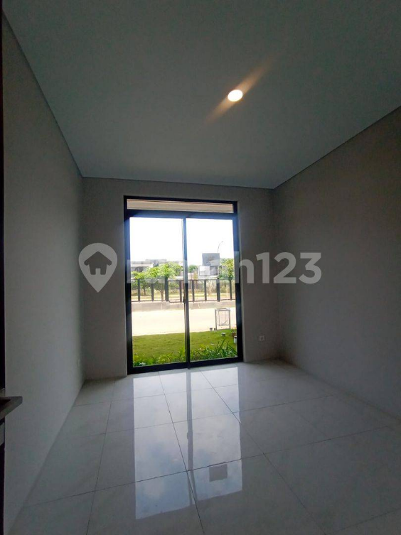Modern Two-Story House with 4 Bedrooms