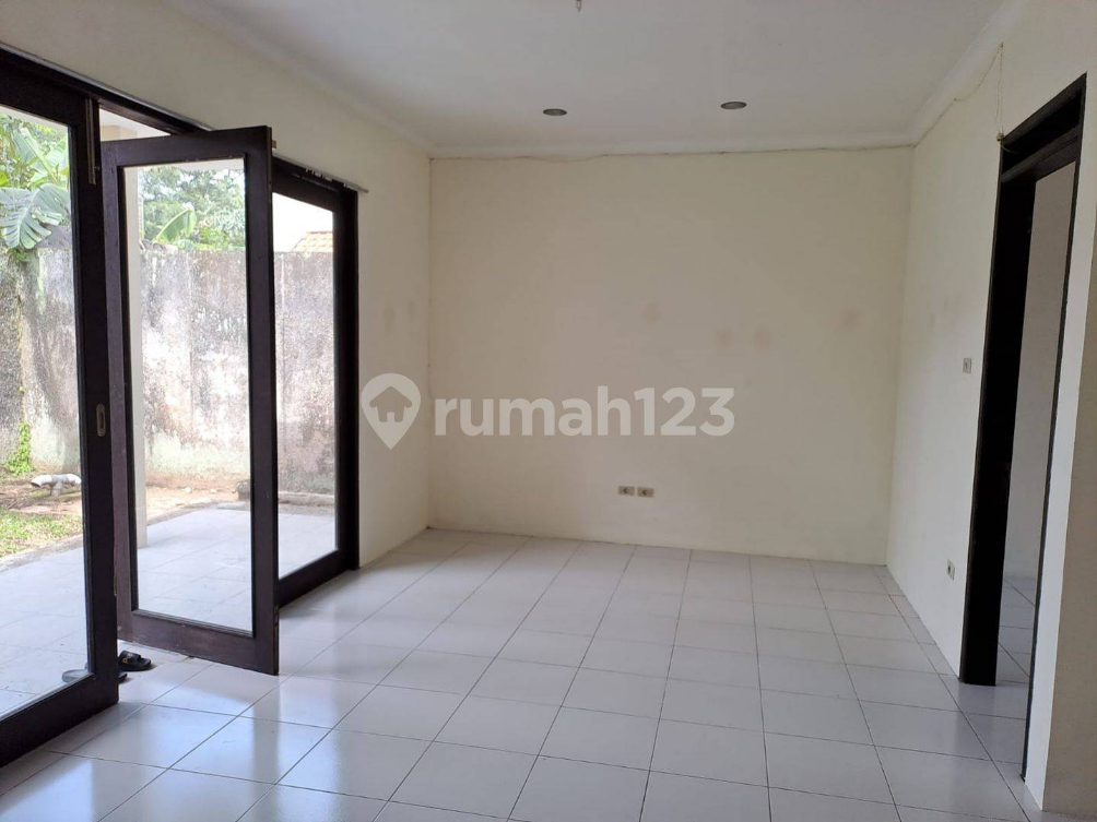 Spacious 3-Bedroom House with Garden in Cijagra