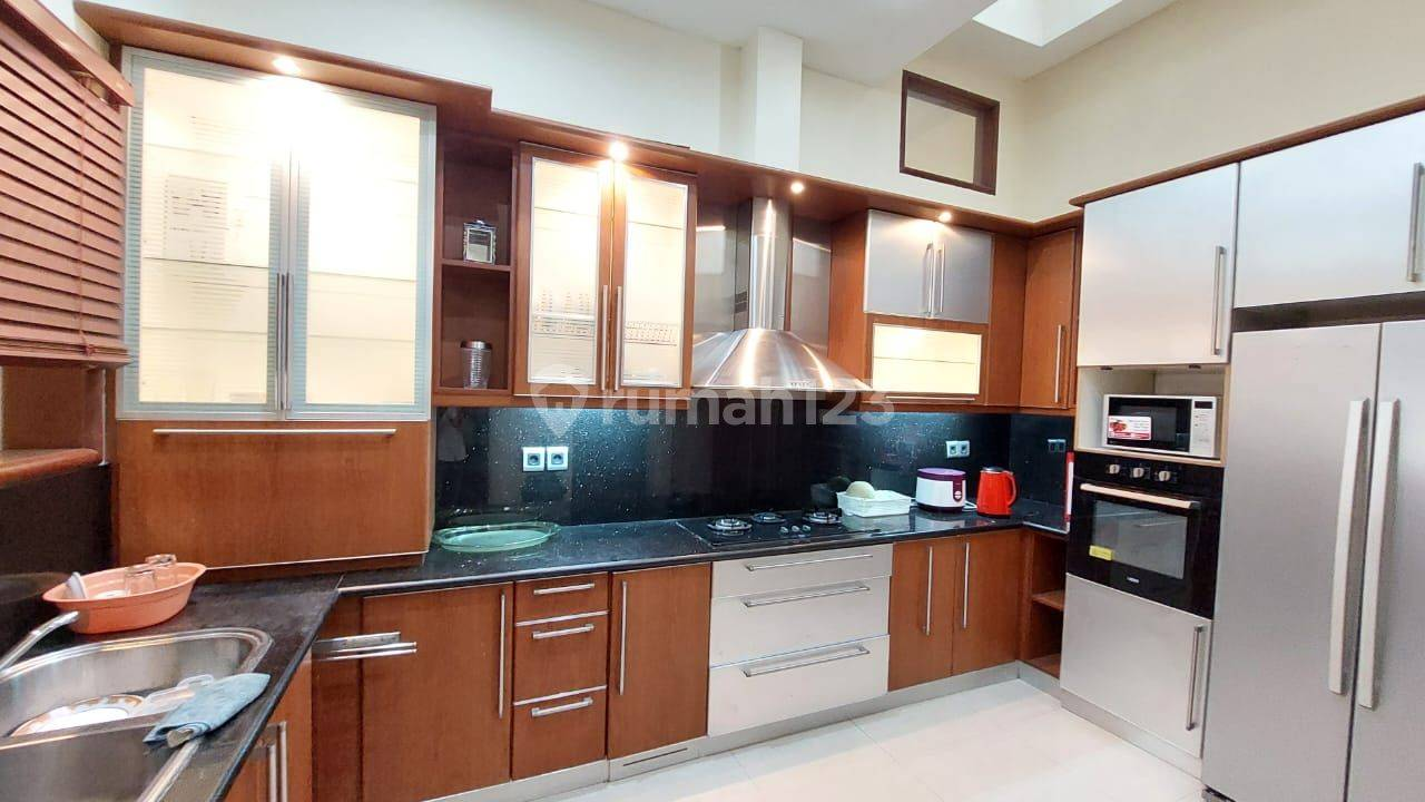 Luxurious Villa with Pool and Basement