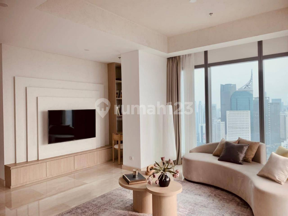 Luxurious 3-Bedroom High-Floor Apartment with City Views