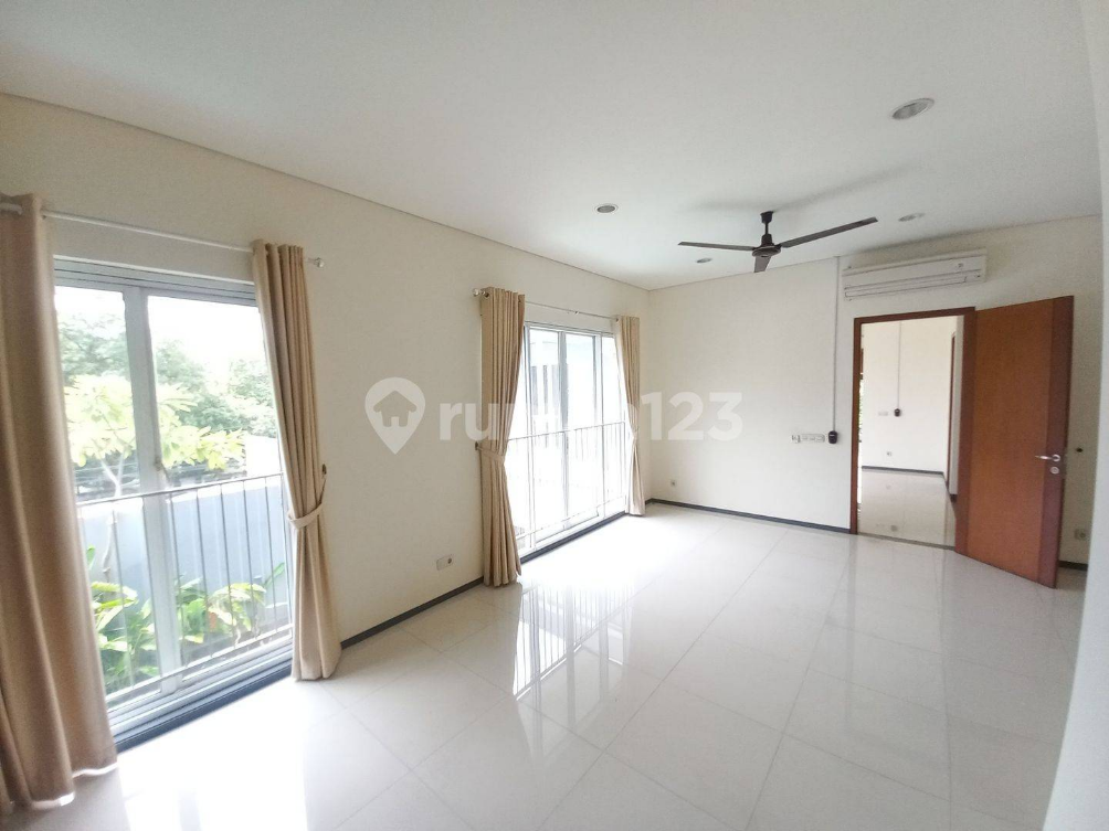 Modern House with Pool Near Senopati