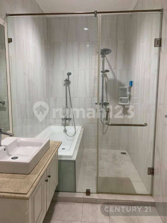 Luxurious House with Pool in Strategic Tebet Location