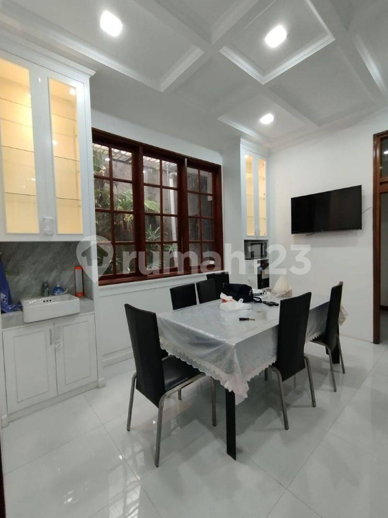 Luxurious Classic House Near Pasteur with Garden