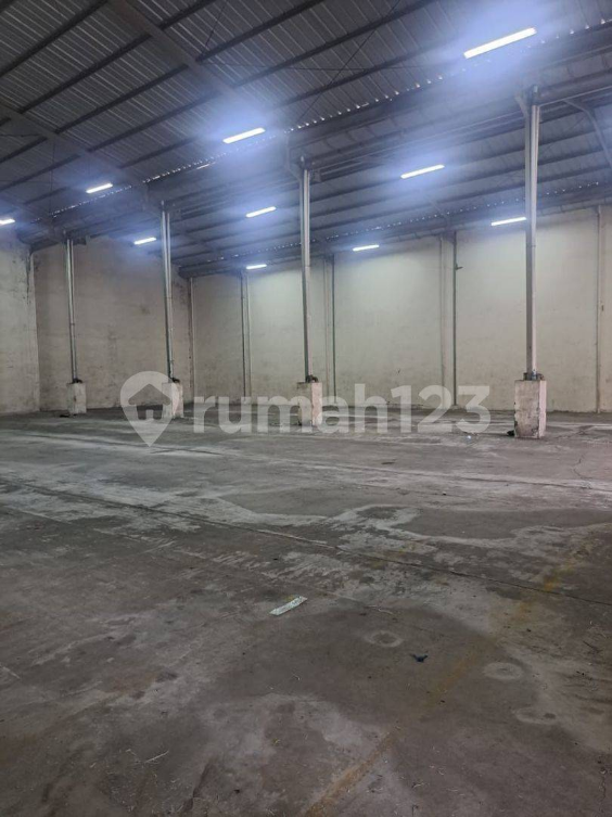 Large Industrial Warehouse with Office Space