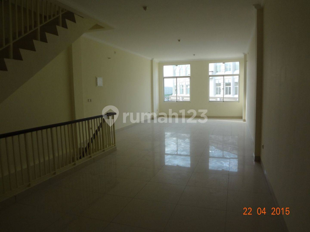 Strategically Located 3.5-Story Ruko with 3 Bathrooms