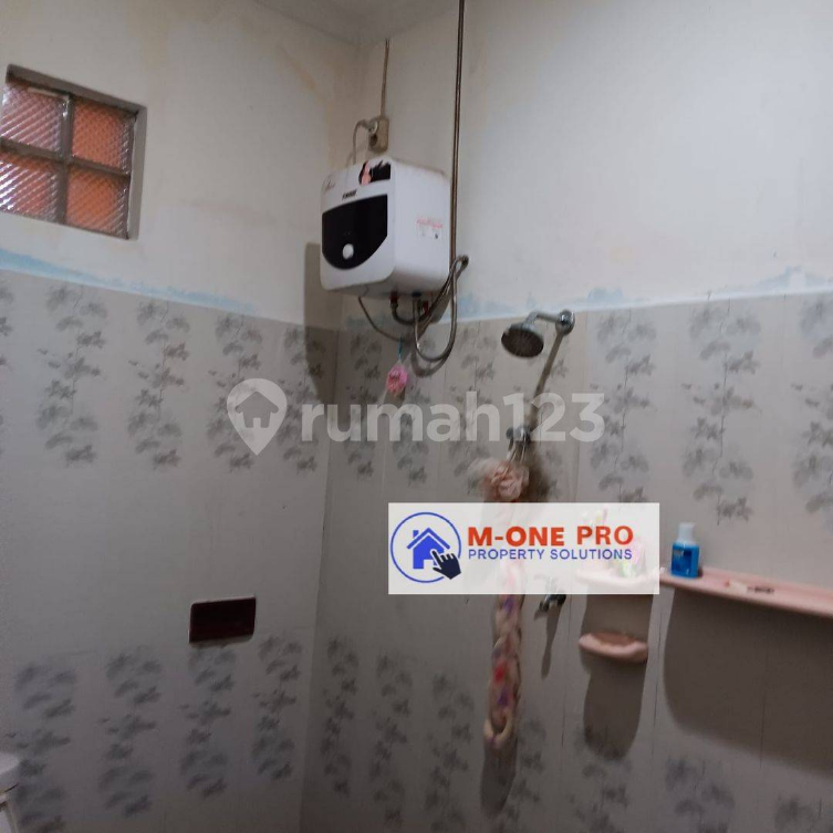 Large 4-Bedroom House with Modern Amenities