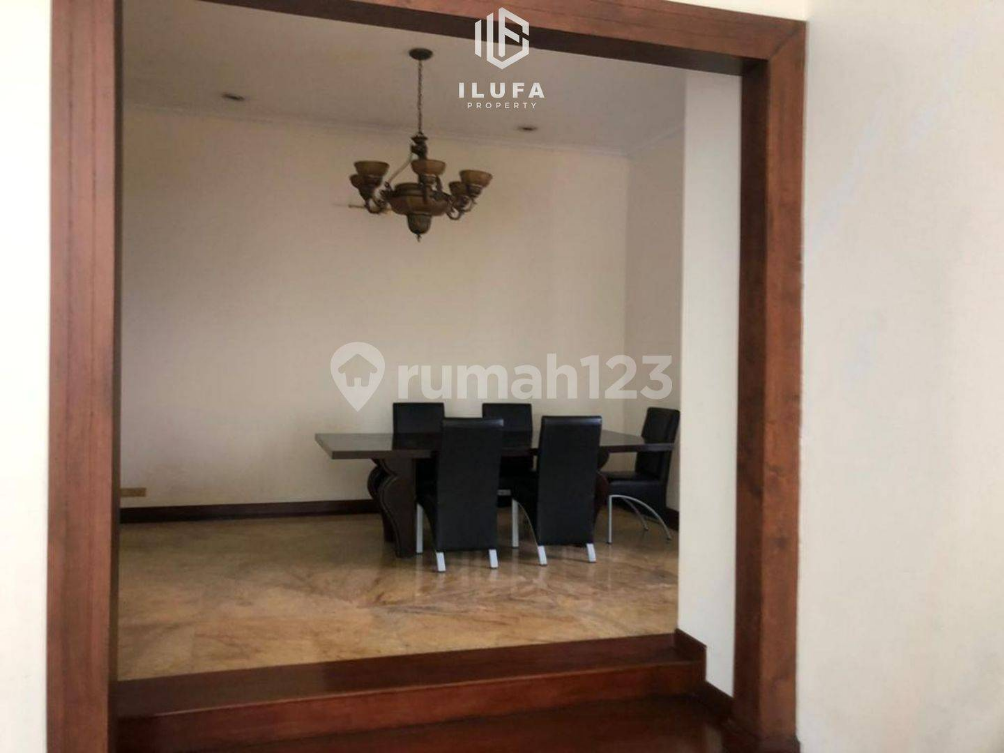 Luxury 5-Bedroom House with Pool in Patra Kuningan