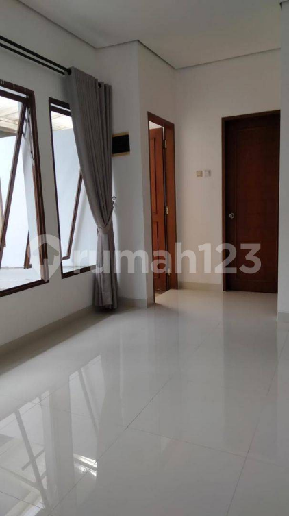 Modern House with Strategic Location in Bintaro