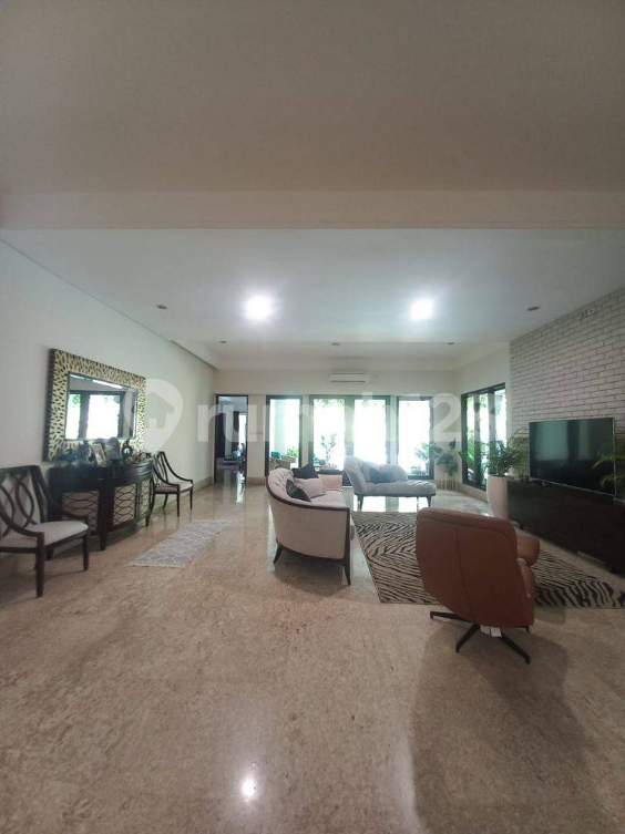 Modern Tropical Villa with Pool in Kemang