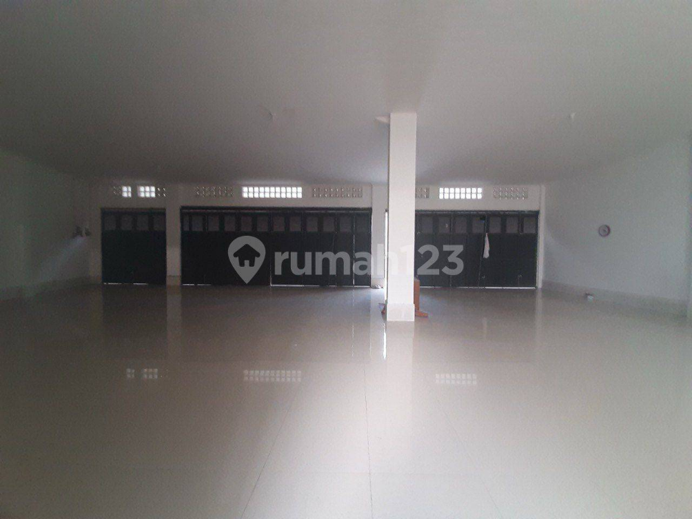 Large Commercial Space with Multiple Offices in Bandung