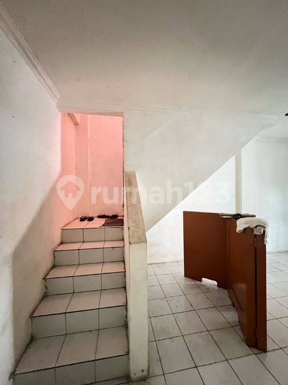 Commercial Space with Strategic Location in Puri Beta