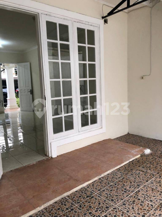 Spacious Family House with Garden in Golf Estate