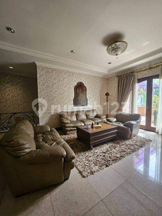 Luxury Corner House with Pool and Karaoke Room