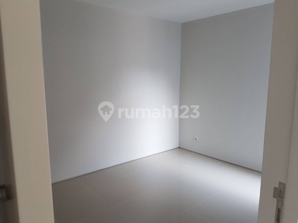 Modern 3-Bedroom House Near Mall with Minimalist Design