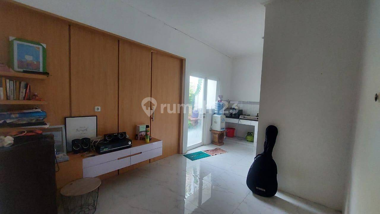 Modern House Near Undip with Premium Amenities