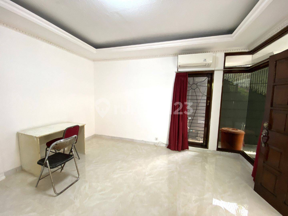 Spacious 4-Bedroom House Near Senopati with Carport