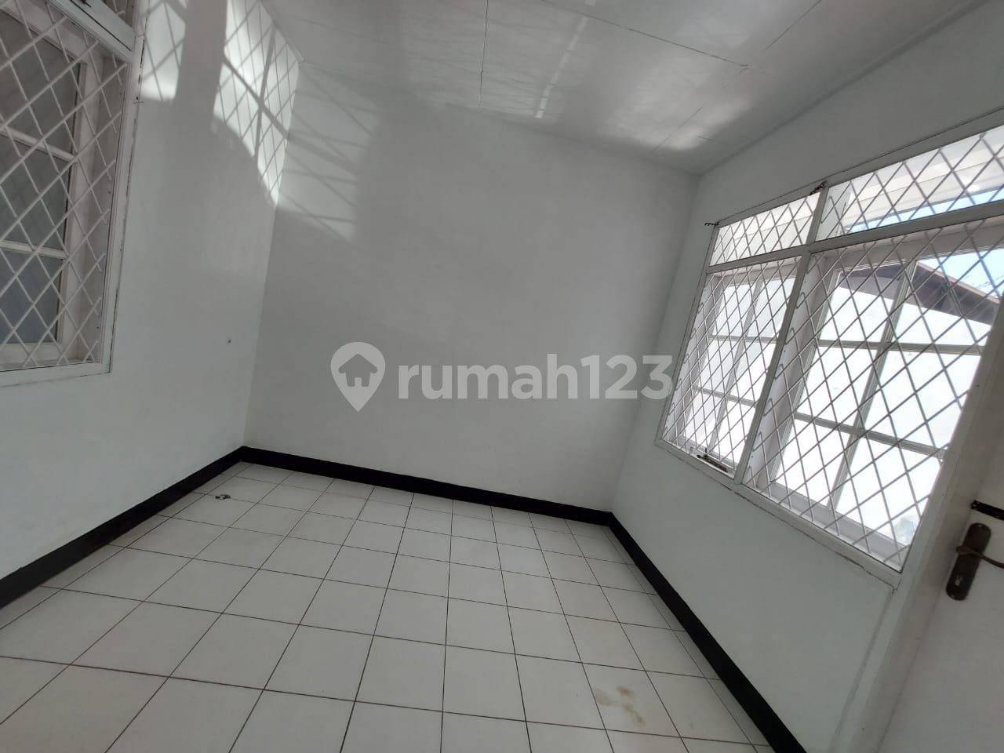 Strategically Located House in Arcamanik, Bandung