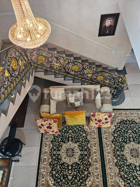 Luxury Corner House with Pool and Karaoke Room