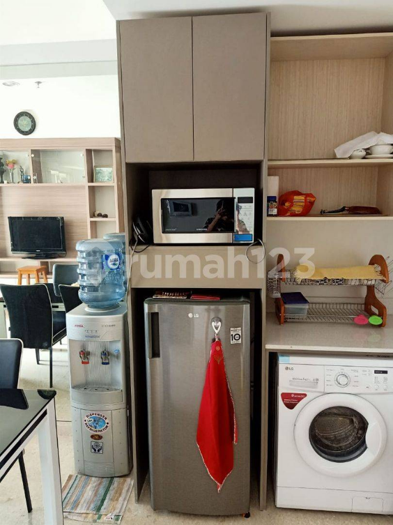 Furnished 1BR Gold Coast Apartment with Lake View