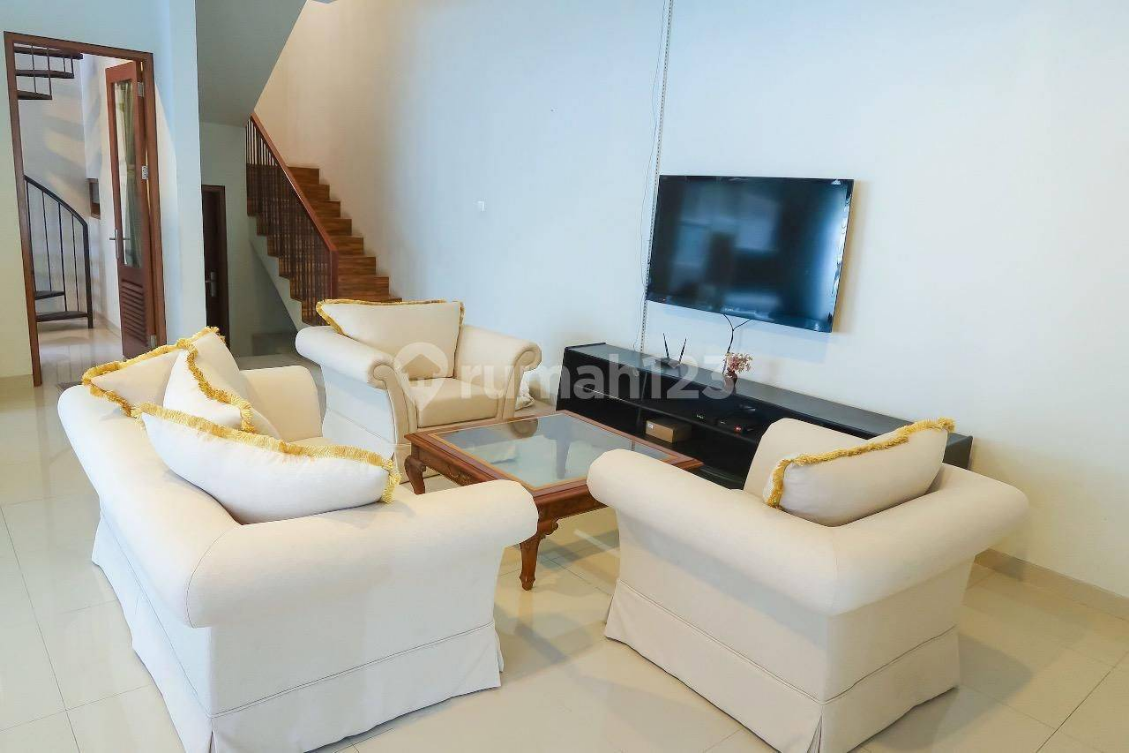 Luxurious 4-Bedroom Townhouse with Pool in Cilandak
