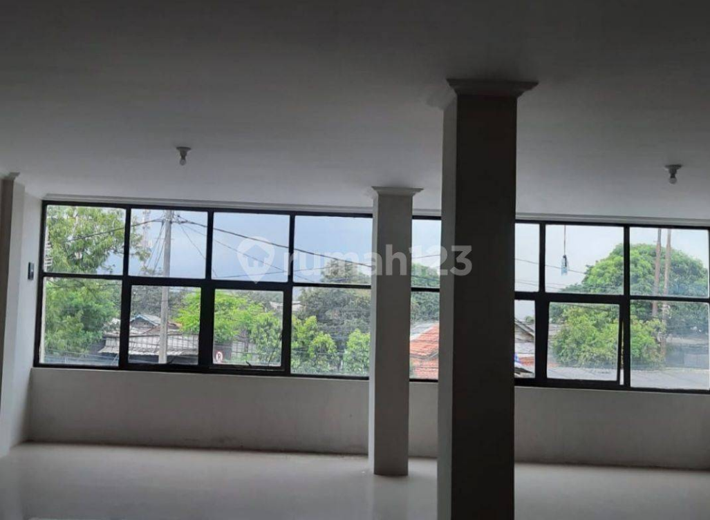Spacious 3.5-Floor Commercial Building with Parking