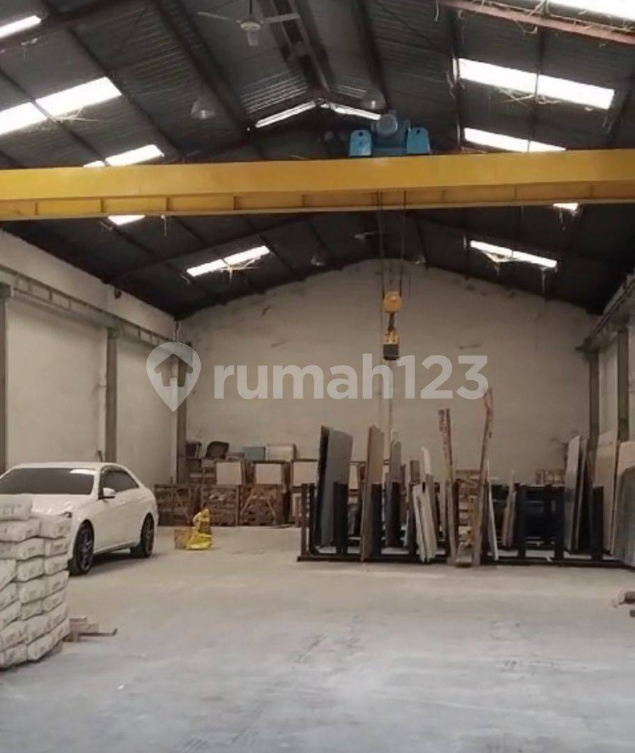 Roadside Warehouse with Truck Access