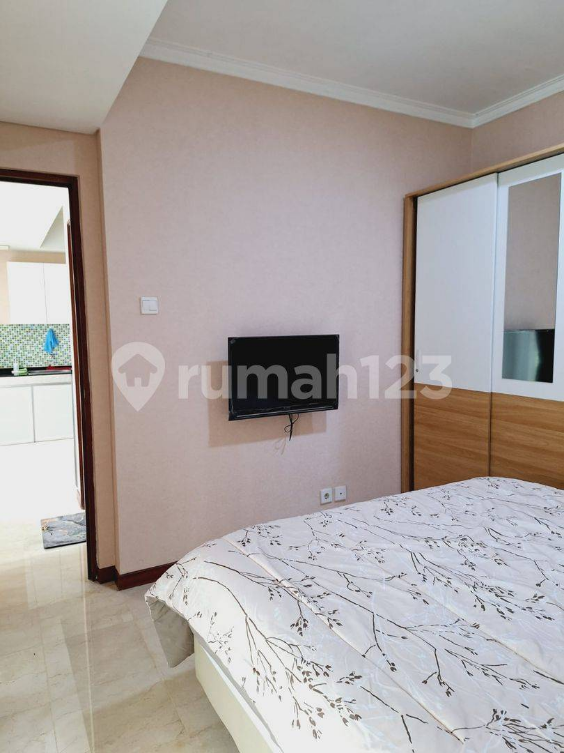 Furnished 2-Bedroom Modern Apartment with Views