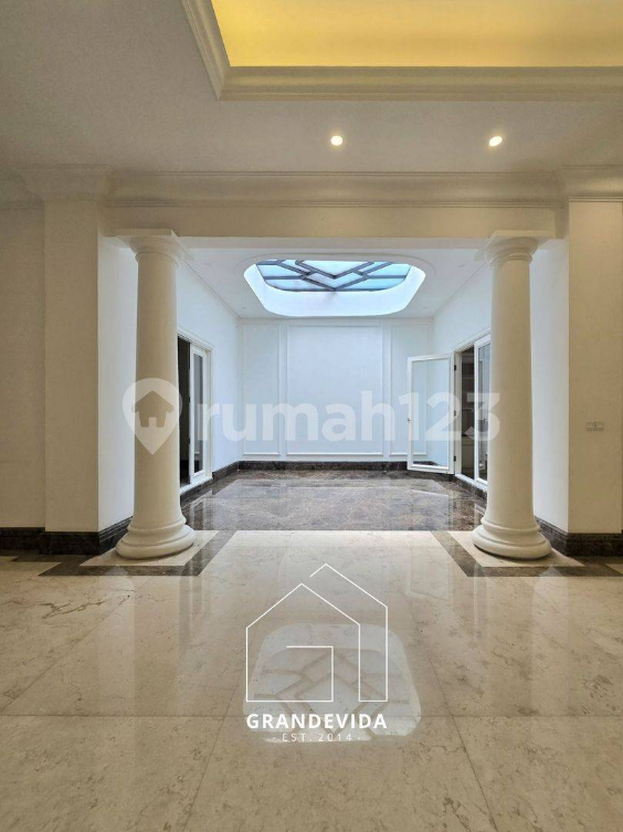 Luxury Villa with Pool in Senopati