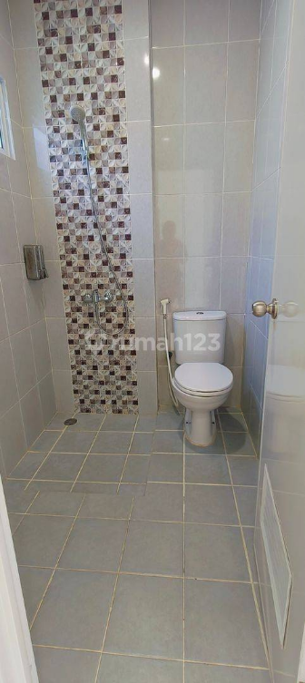 Modern 2-Story Townhouse with 3 Bedrooms