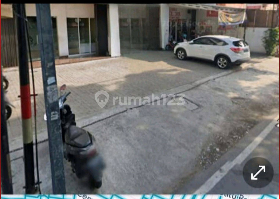 3-Story Commercial Building Near Cempaka Putih Market